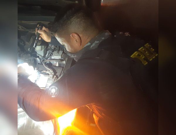 PRF recupera veículo roubado e prende casal por receptação