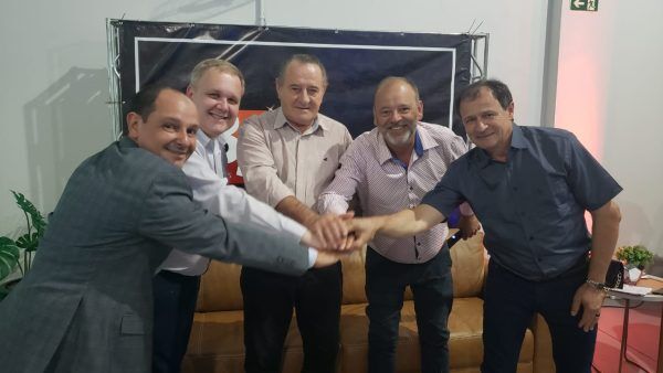 Avat celebra 35 anos com homenagem aos ex-presidentes
