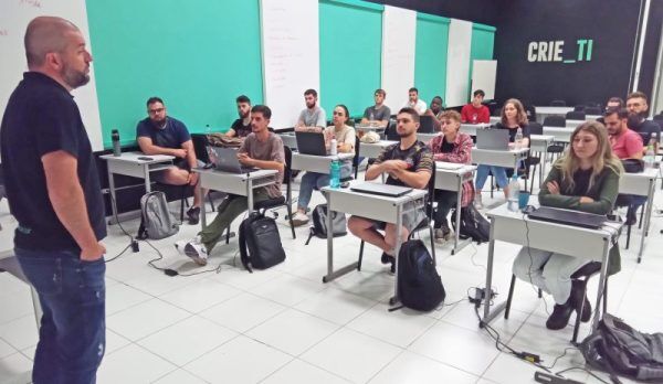 Curso de T.I. forma a primeira turma