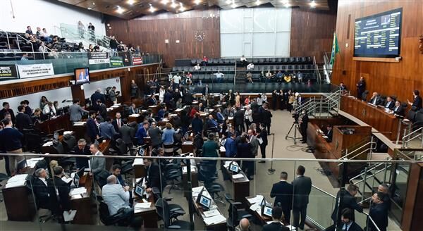 Assembleia do RS aprova aumento salarial a cargos políticos