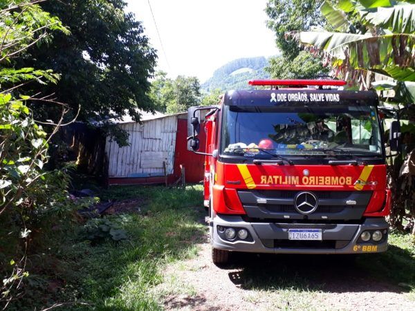 Incêndio em aviário mata cerca de mil pintos em Travesseiro