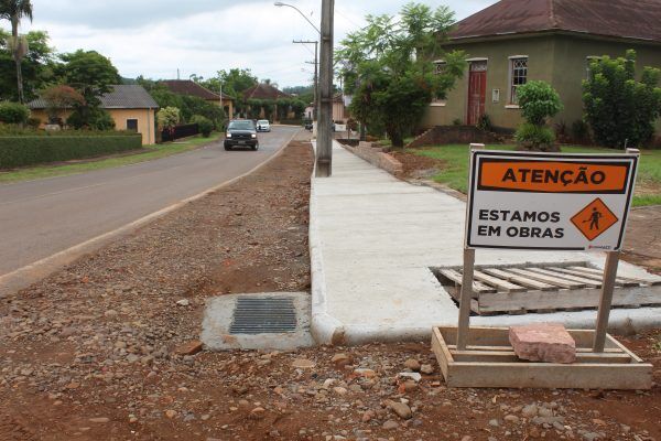 Ausência de sinalização e sujeira na pista geram críticas de motoristas