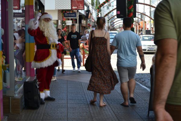 Véspera de Natal movimenta comércio