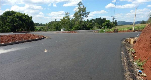 Construção de trevo avança para última etapa