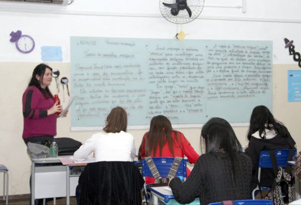 Estado precisa repor 23,6 mil professores em até sete anos