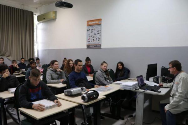 “Trilhas da Inovação” forma 140 estudantes nesta quinta-feira em Lajeado