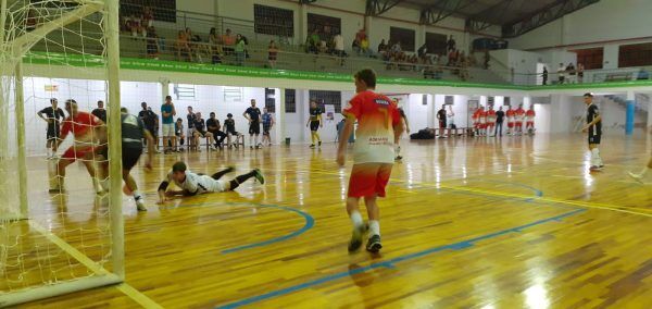 Noite de quatro jogos em Fazenda Vilanova