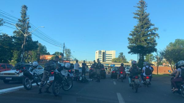Carro e moto colidem no Bairro Americano, em Lajeado