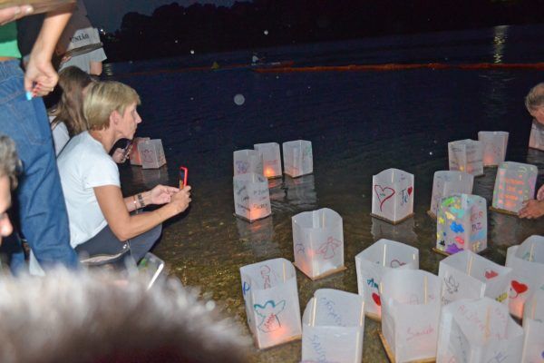 Lanternas no rio encerram atrações de Natal em Estrela