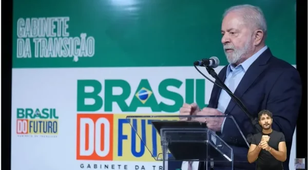 Lula anuncia 16 ministros; veja lista