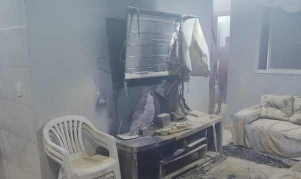 Vela causa princípio de incêndio em apartamento no Santo Antônio, em Lajeado
