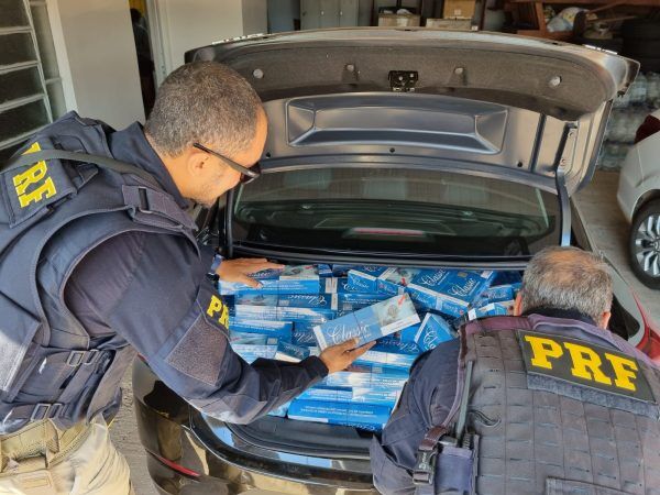 Contrabandistas são presos com 2,5 mil maços de cigarros em Lajeado