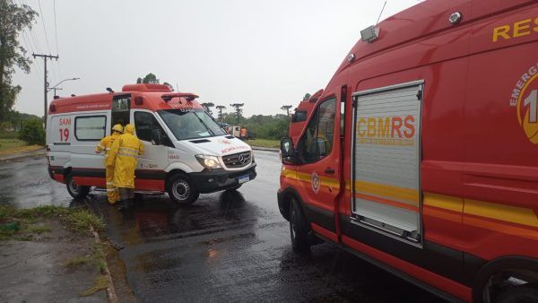 Mulher é atropelada por caminhão na RSC-453 em Venâncio Aires