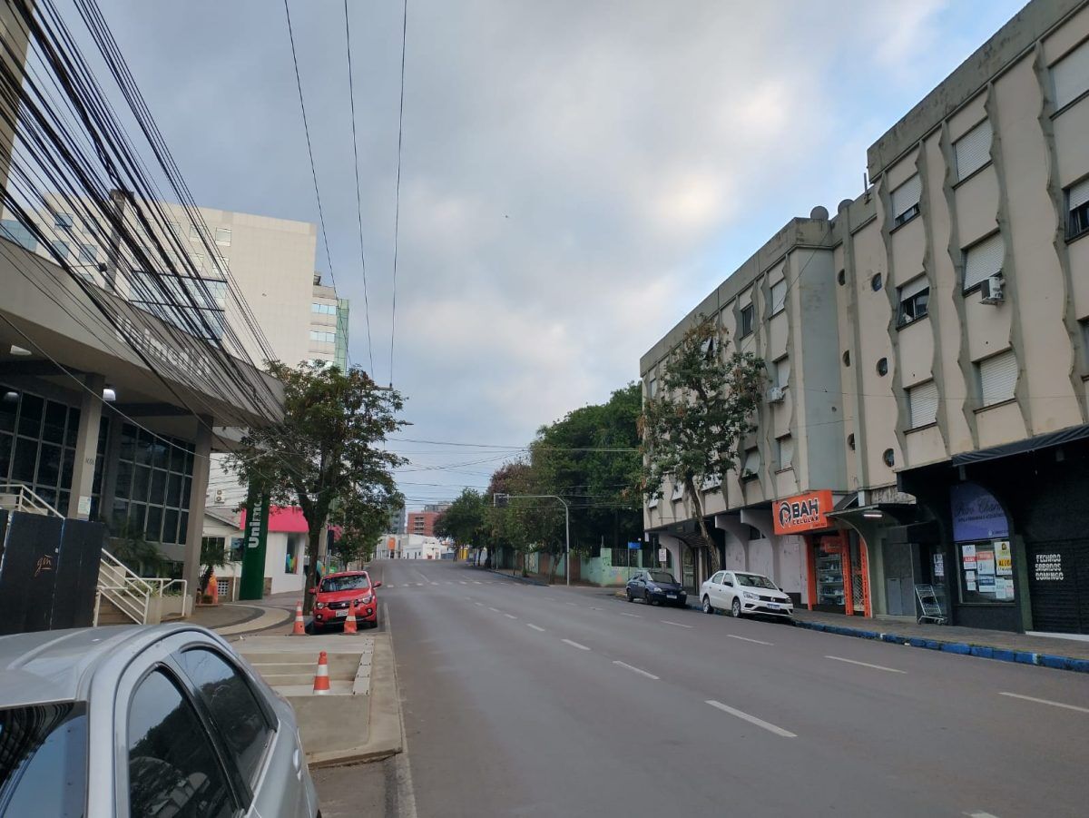 Calor e pancadas de chuva marcam o fim de semana no Vale