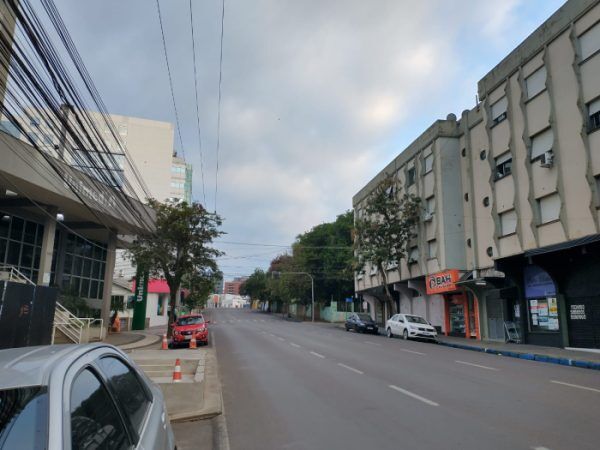 Calor e pancadas de chuva marcam o fim de semana no Vale