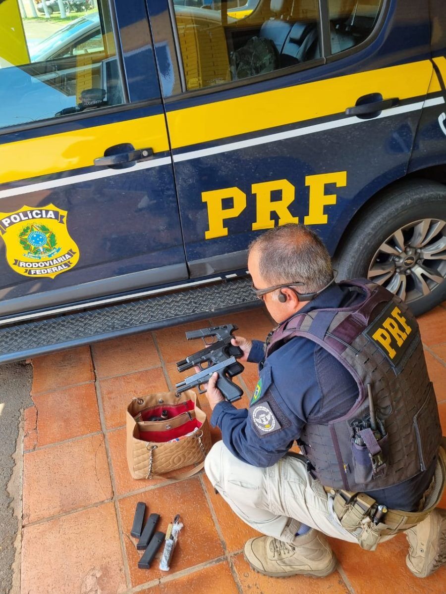 Passageira de ônibus é presa com três pistolas em Lajeado