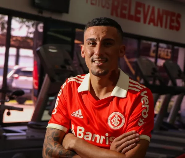 Internacional anuncia contratação de Gabriel Baralhas