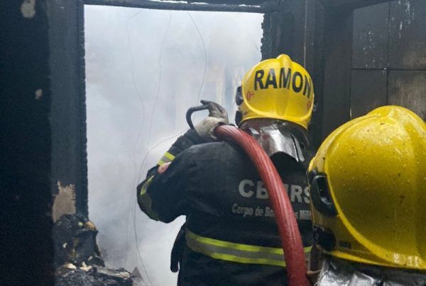 Incêndio atinge residência no bairro Igrejinha