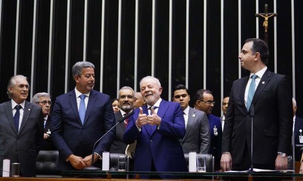 Lula é empossado como 39º presidente do Brasil