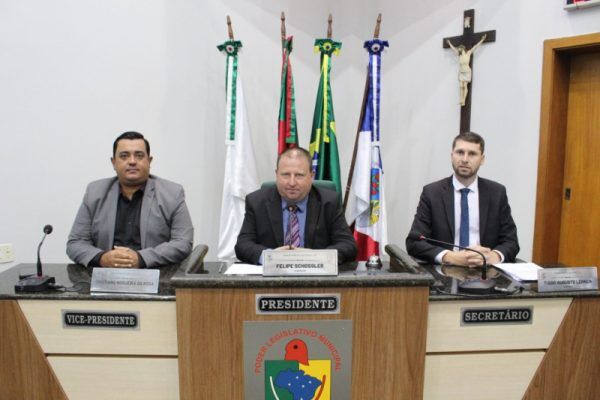 Felipe Schossler é empossado como presidente da Câmara de Estrela