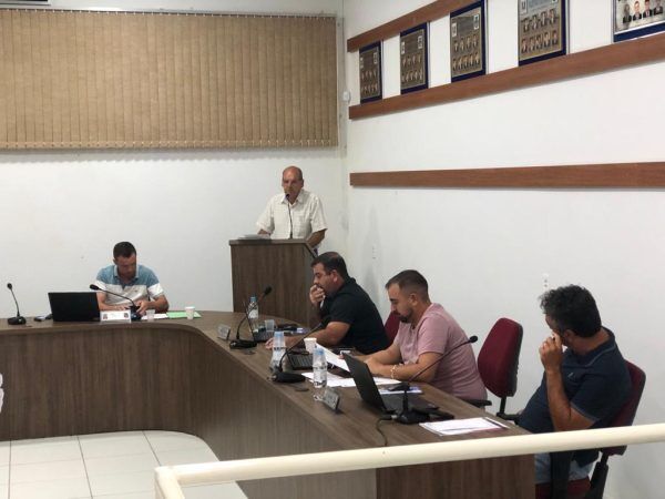 Câmara pede mais tempo para analisar projeto sobre escavadeira hidraúlica