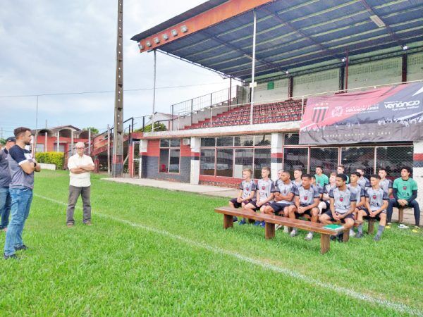 Técnico do Vale tem primeiro desafio no profissional