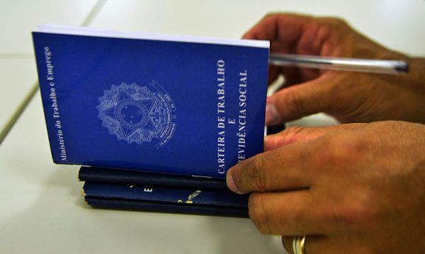 Confira as vagas de emprego disponíveis na região