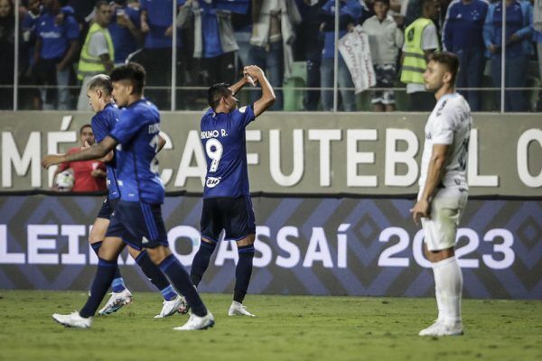 Grêmio leva 1 a 0 do Cruzeiro e perde a primeira no Brasileiro