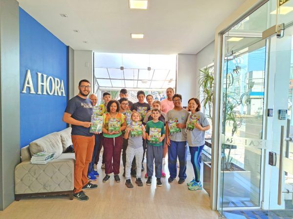 Alunos da Apae recebem a Revista Desafio
