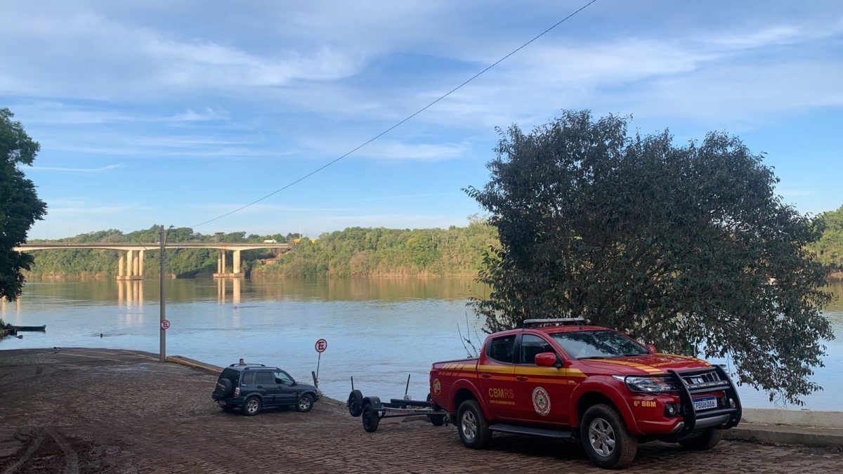 Bombeiros encerram 3º dia de buscas por jovem desaparecido no Rio Taquari