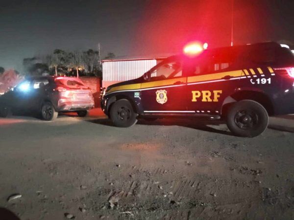 PRF prende homem e recupera carro furtado de locadora em Montenegro