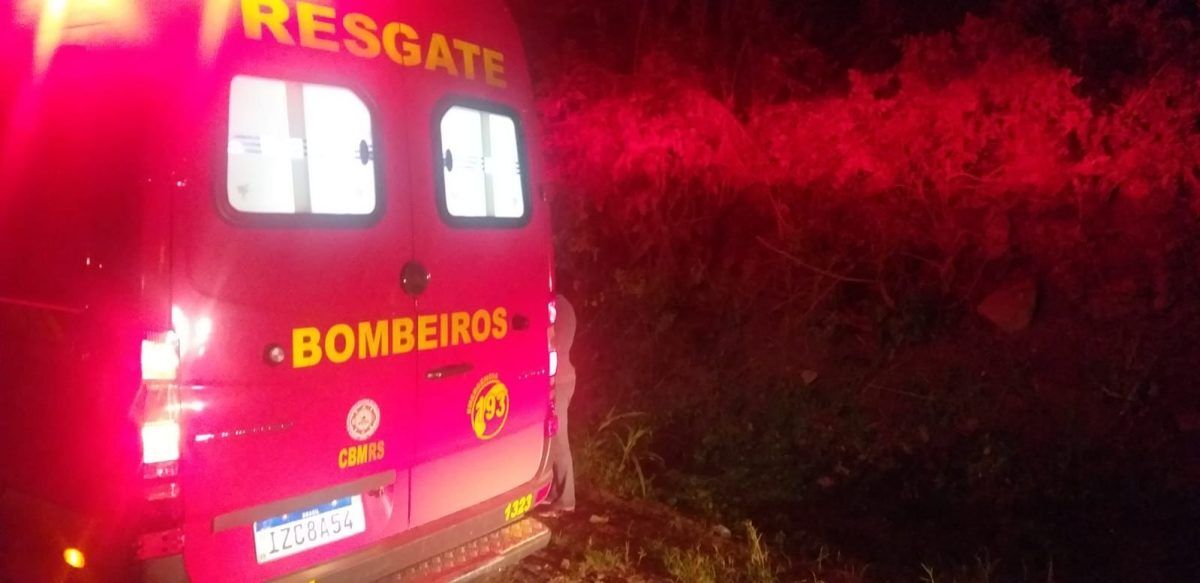 Motociclista fica ferido após cair em valeta em Roca Sales