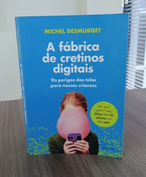“A fábrica de cretinos digitais”