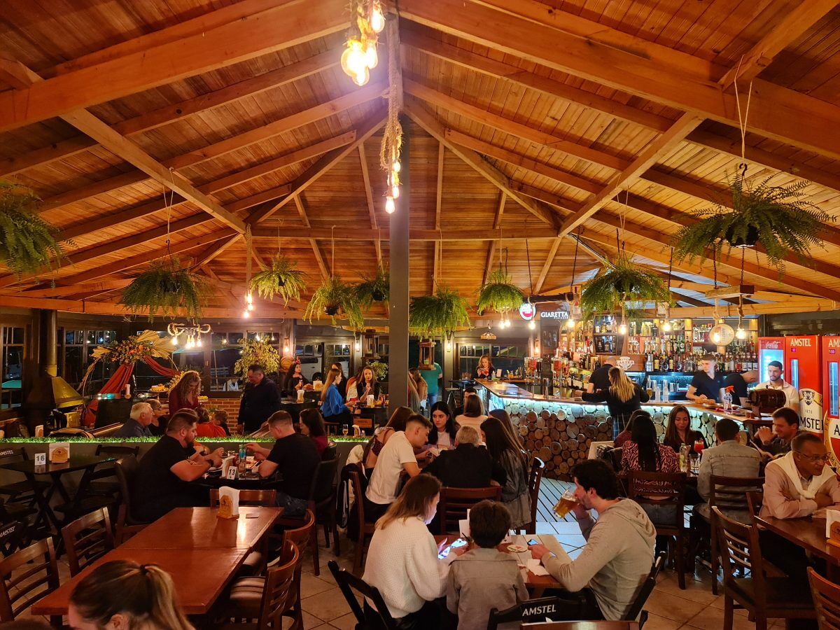 Gastrobar adota nome e se instala ao lado de cartão-postal de Ilópolis