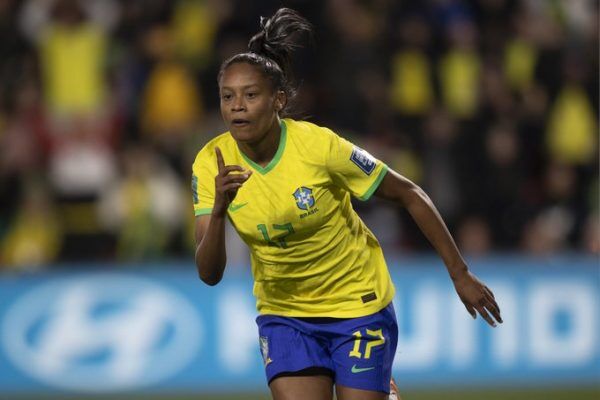 Brasil goleia Panamá na estreia da Copa do Mundo