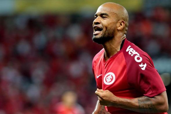 Rodrigo Moledo é suspenso provisoriamente