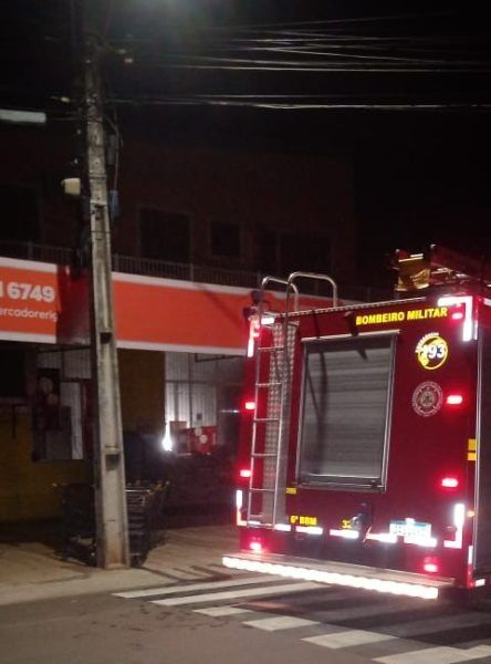 Princípio de incêndio atinge supermercado em Estrela