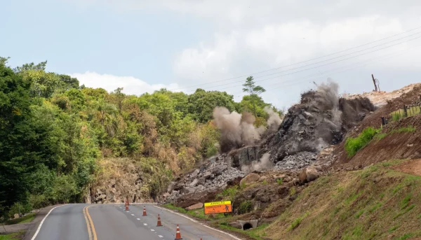 Detonação de rochas bloqueia BR-386 na terça-feira