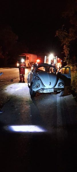 Fusca capota e interrompe ERS-453, em Westfália