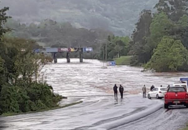 Praça de pedágio da ERS-130, em Encantado, está submersa