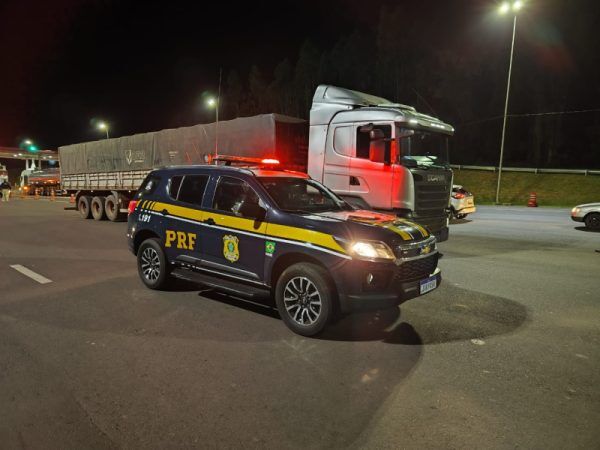 PRF prende caminhoneiro com maconha e rebites em Paverama
