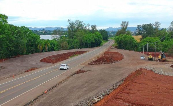 Avançam obras das rotatórias na RSC-453, em Lajeado 