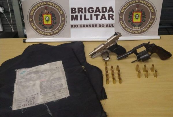 Homem é preso por porte ilegal de arma e corrupção de menor
