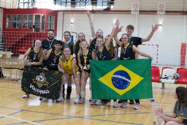 Edufut volta do Uruguai com troféu