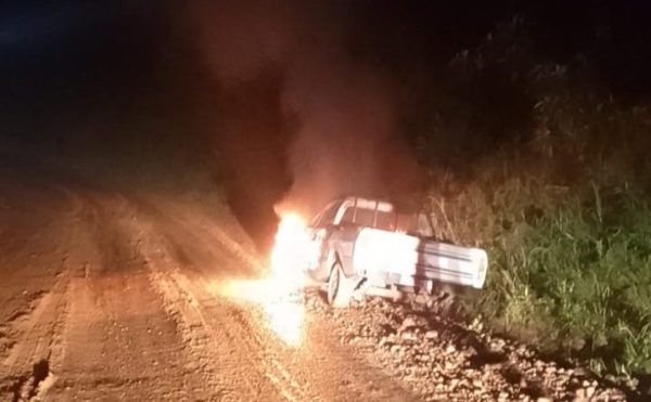 Incêndio atinge veículo em Capitão