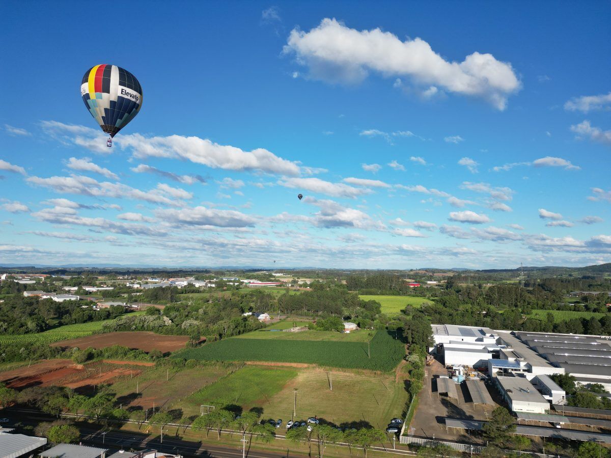 Balões colorem o céu de Venâncio Aires