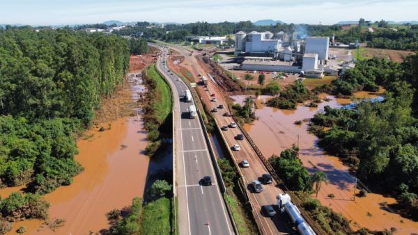 PRF libera trânsito na BR-386, em Estrela