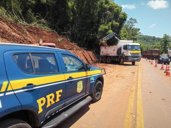 Fluxo opera em pare e siga na BR-386, em Marques de Souza
