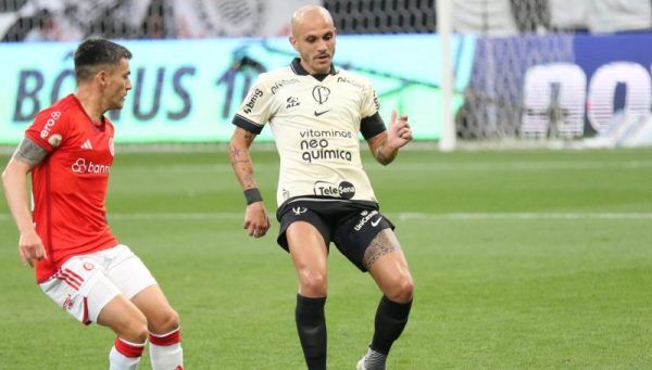Inter vence Corinthians e conquista terceira vitória consecutiva no Brasileirão