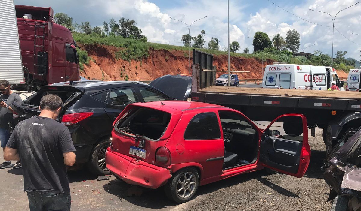 Acidente entre seis veículos bloqueia BR-386, em Lajeado